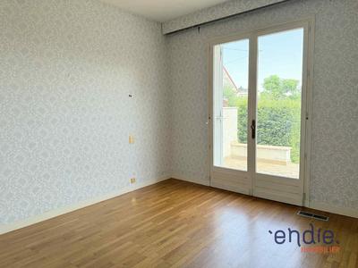 Maison - 273 m² - 6 pièces