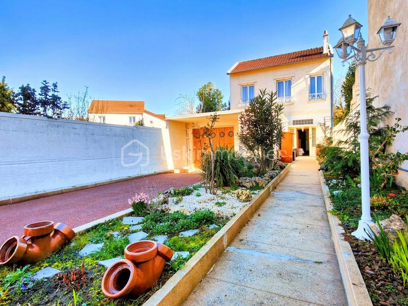 Maison - 105 m² - 4 pièces