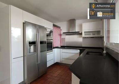 Maison - 200 m² - 7 pièces