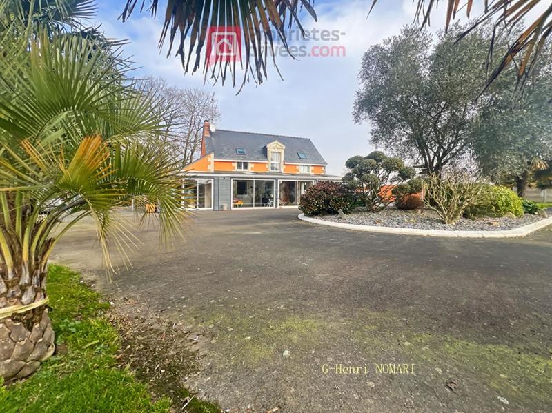 Maison - 214 m² - 7 pièces