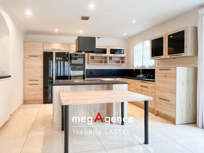 Maison - 210 m² - 7 pièces