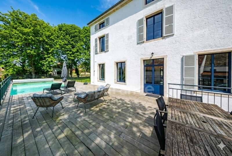 Propriété - 362 m² - 10 pièces