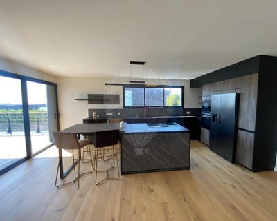 Maison - 216 m² - 6 pièces