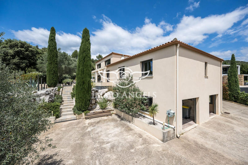 Maison contemporaine - 292 m² - 9 pièces