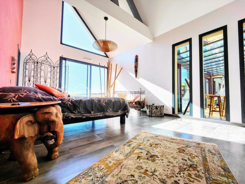 Maison d'architecte - 239 m² - 10 pièces