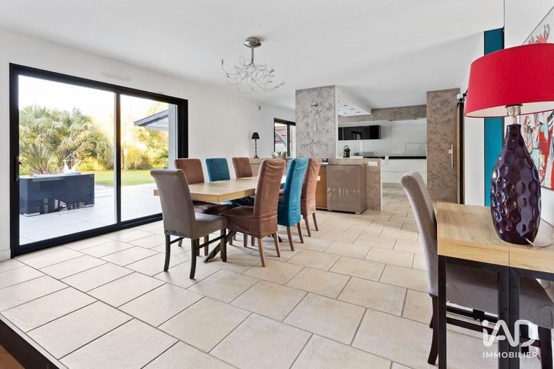 Maison - 283 m² - 8 pièces