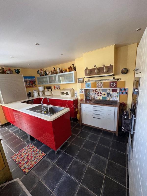 Maison - 263 m² - 10 pièces