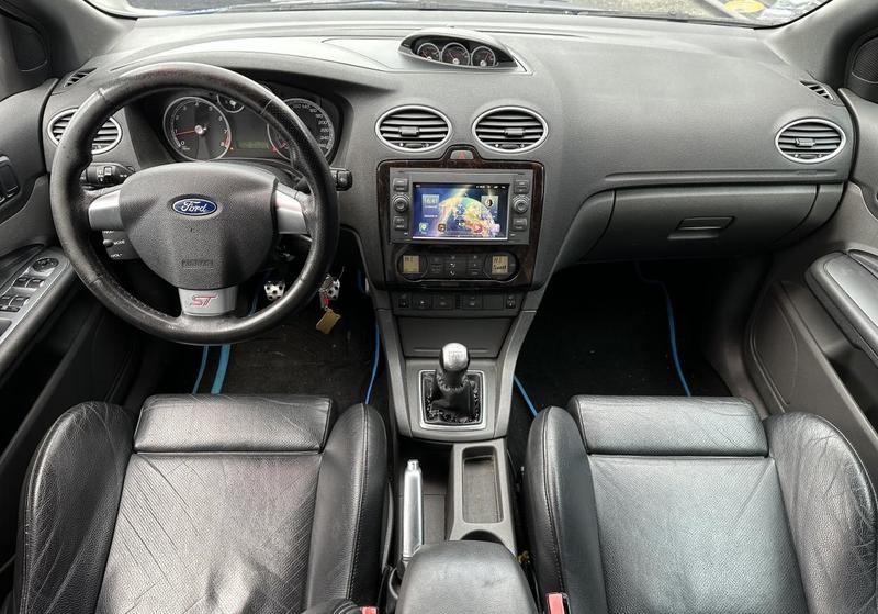 Ford Focus II Hatchback St 2.5 I 225cv