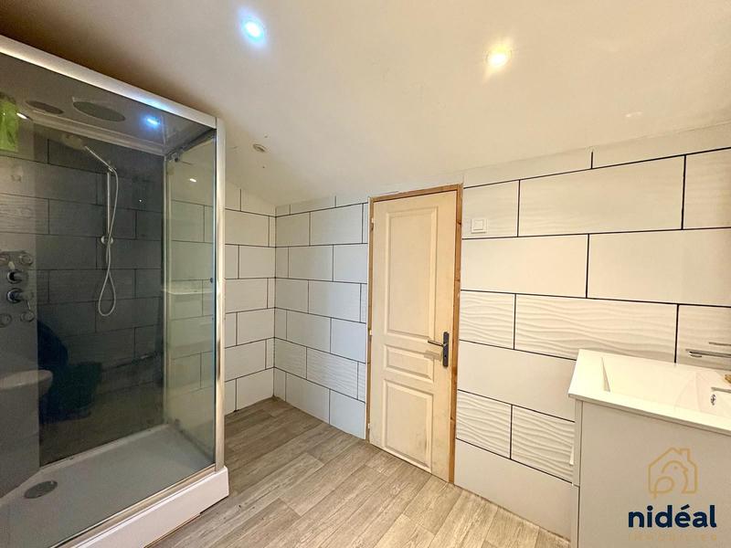 Maison - 180 m² - 8 pièces