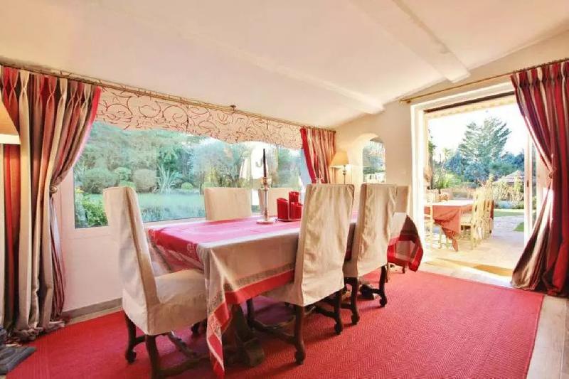 Villa - 300 m² - 7 pièces