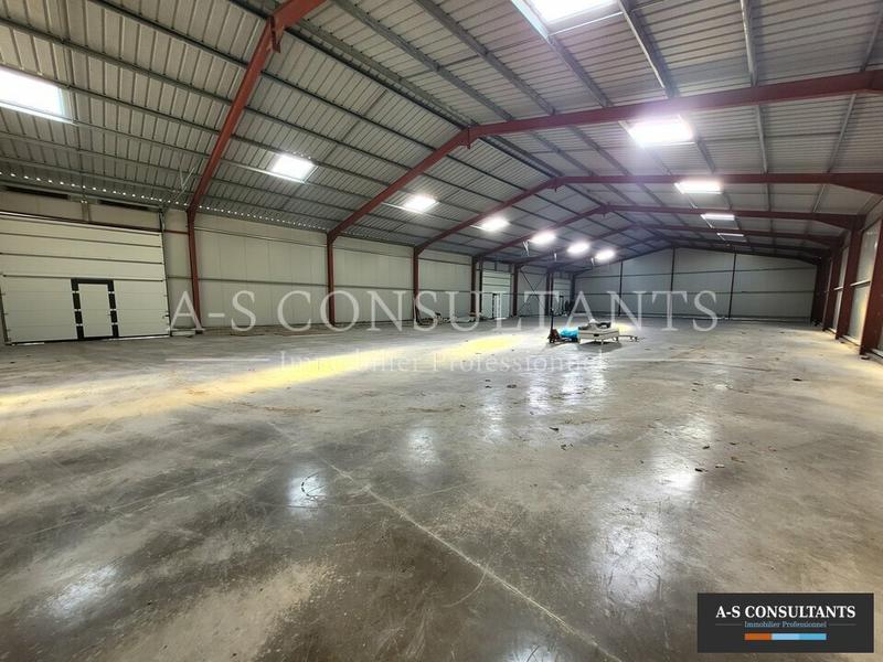 Local d'activité / Entrepôt - 210 m²