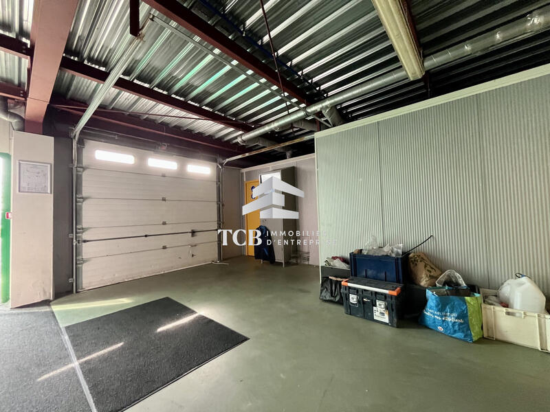 Local d'activités - 383 m²