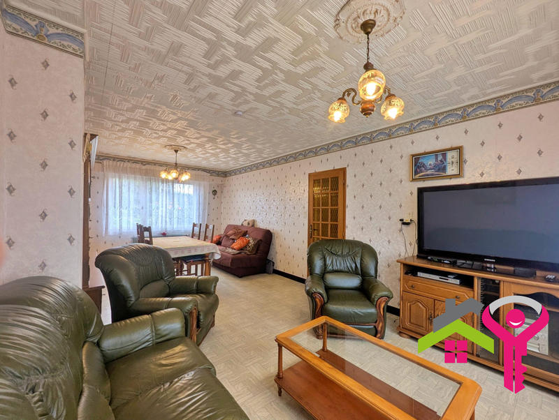 Maison - 90 m² - 5 pièces