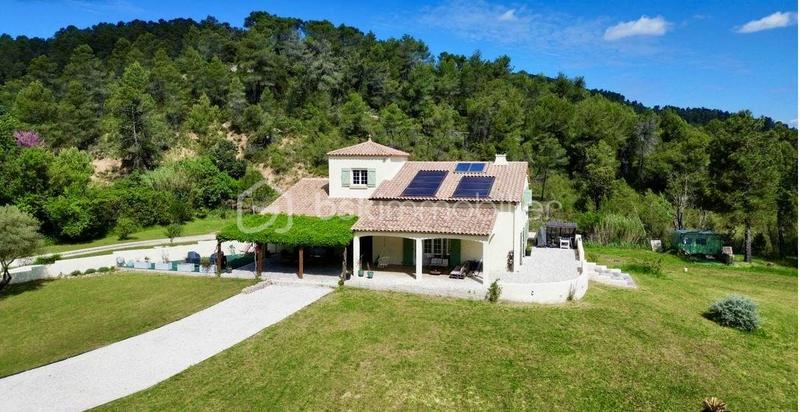 Maison - 285 m² - 10 pièces