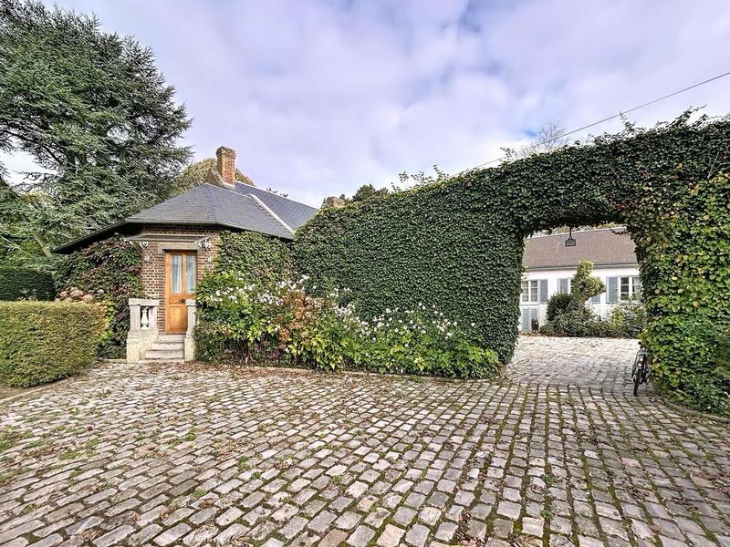 Maison - 340 m² - 10 pièces