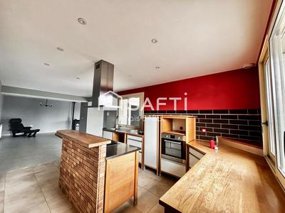 Maison - 207 m² - 9 pièces