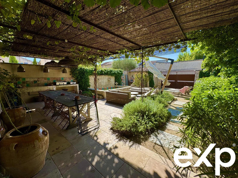 Maison traditionnelle - 252 m² - 7 pièces