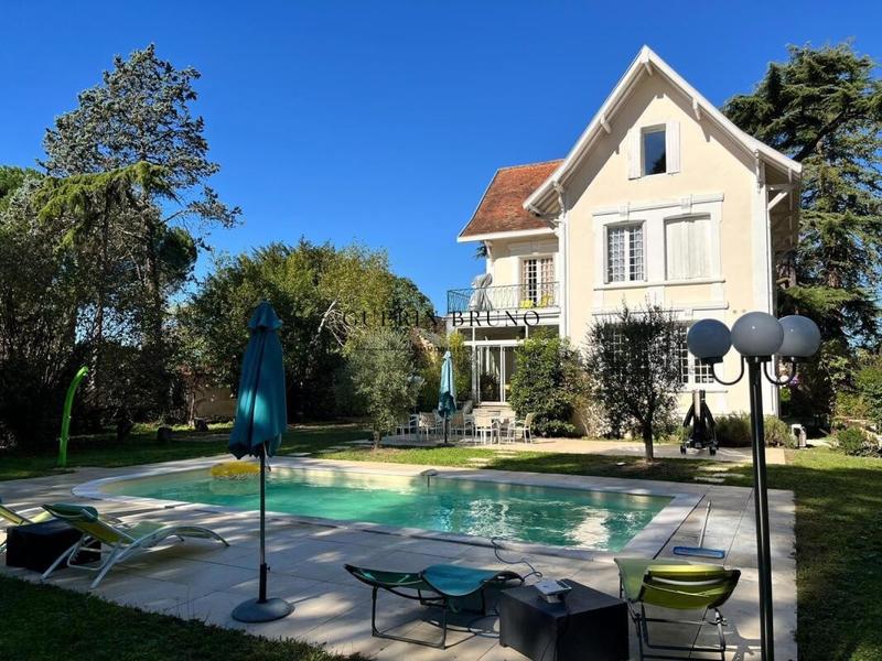 Villa - 280 m² - 9 pièces