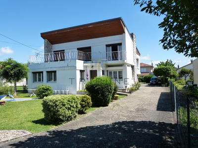 Maison - 183 m² - 8 pièces