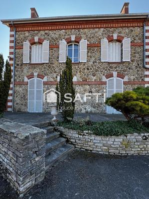 Maison - 219 m² - 7 pièces