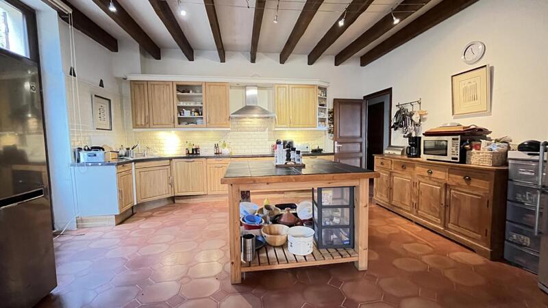 Propriété - 385 m² - 7 pièces