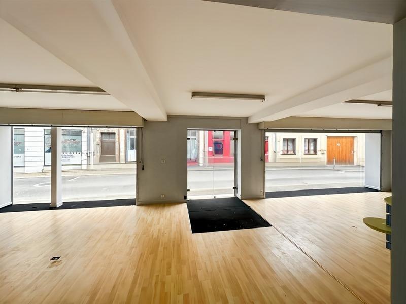 Local commercial - 222 m² - 8 pièces