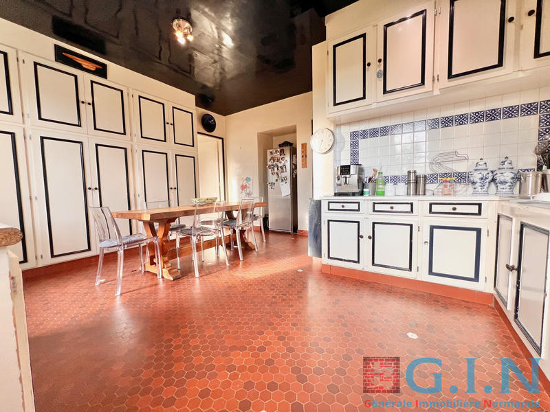 Propriété - 260 m² - 9 pièces