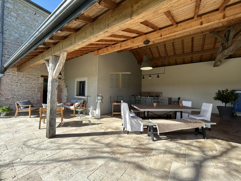 Maison - 262 m² - 9 pièces