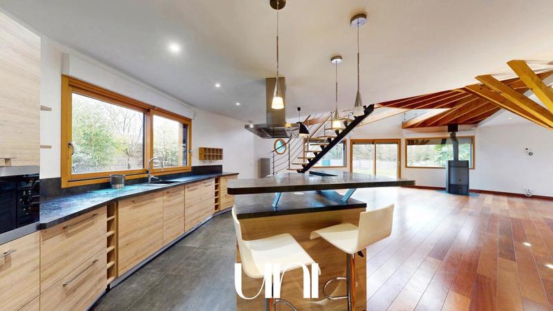 Maison - 200 m² - 7 pièces