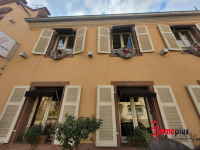 Local commercial - 712 m² - 17 pièces