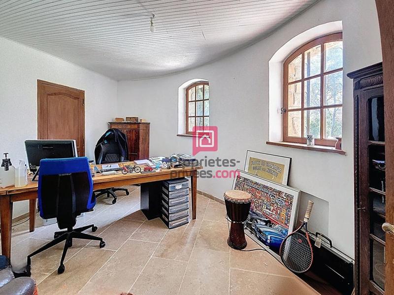 Villa - 220 m² - 9 pièces