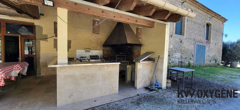 Propriété - 800 m²