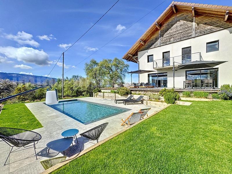 Maison - 486 m² - 8 pièces