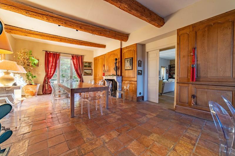 Maison - 480 m² - 13 pièces