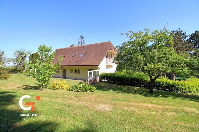 Maison - 235 m² - 8 pièces