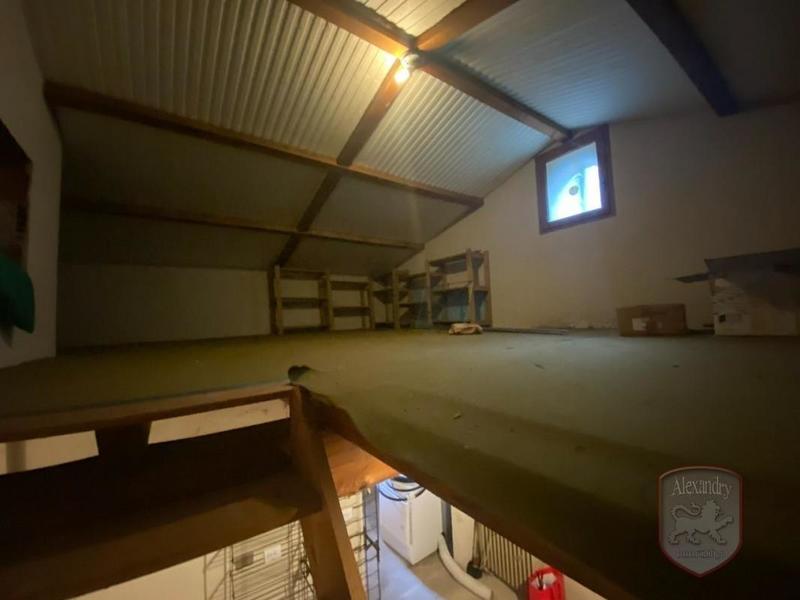 Maison - 240 m² - 9 pièces