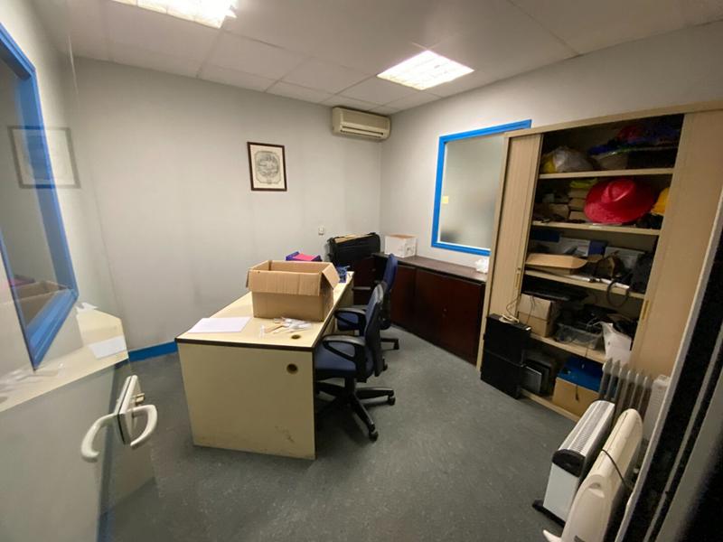 Local commercial - 819 m²