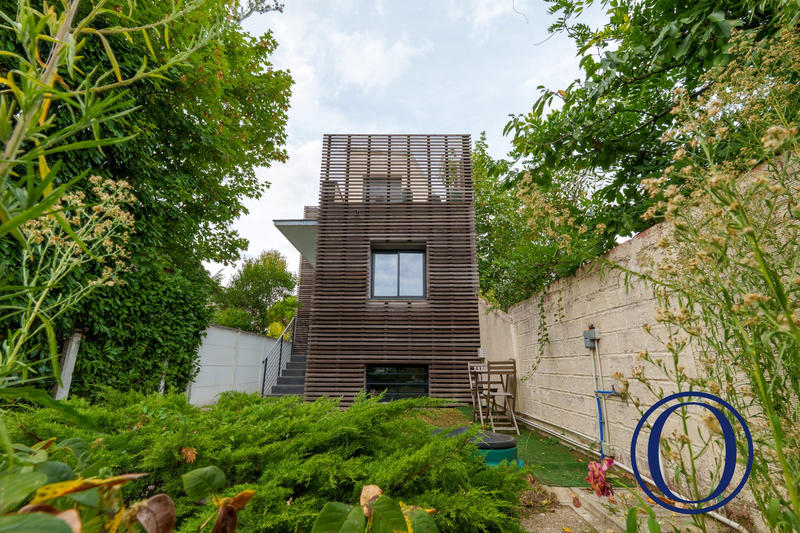 Appartement - 181 m² - 9 pièces