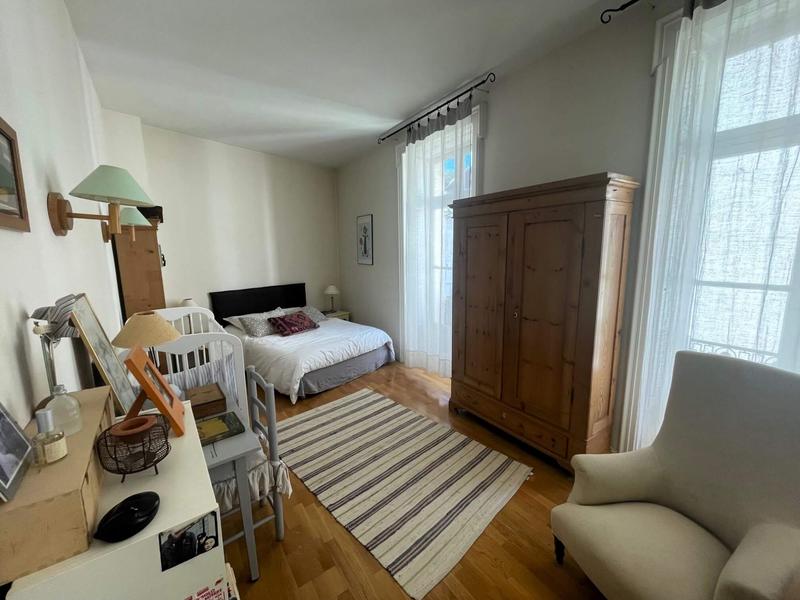 Maison - 375 m² - 11 pièces