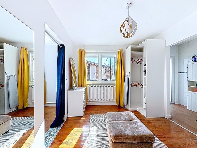 Maison - 250 m² - 7 pièces