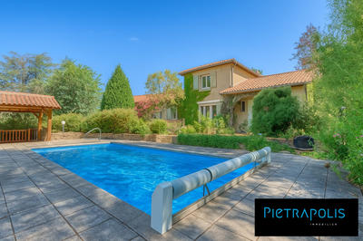 Maison - 201 m² - 6 pièces