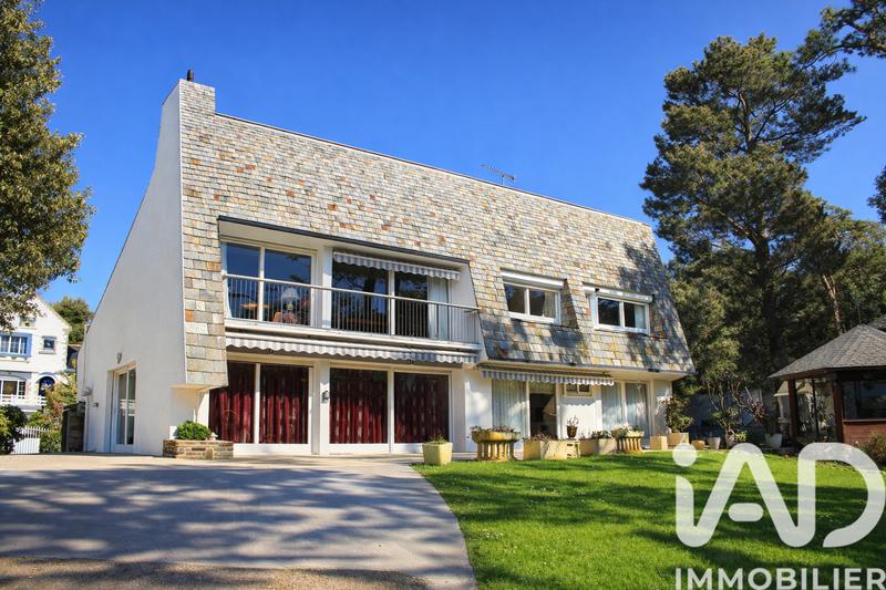 Maison - 240 m² - 8 pièces