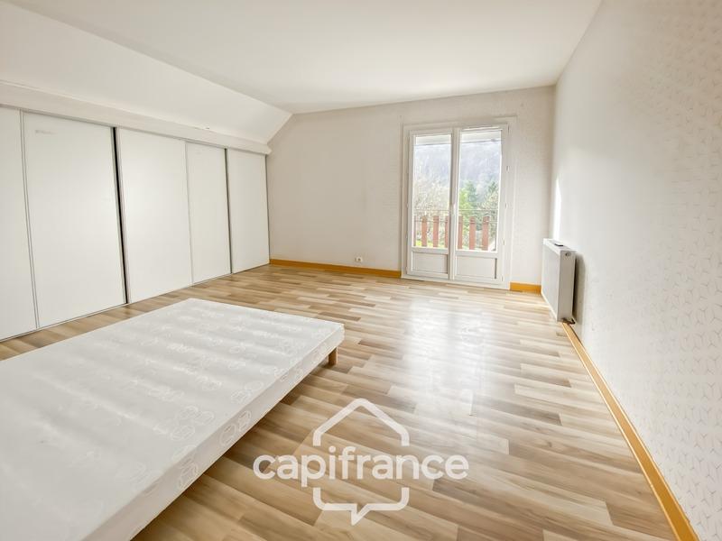 Maison - 220 m² - 8 pièces