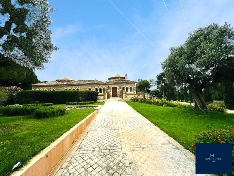 Bastide - 813 m² - 21 pièces