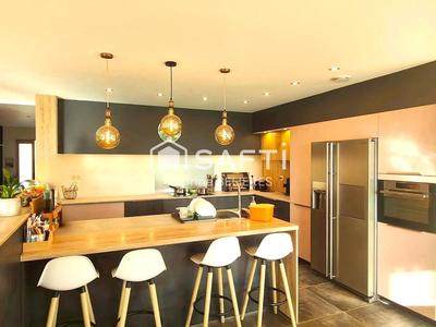 Maison - 214 m² - 7 pièces