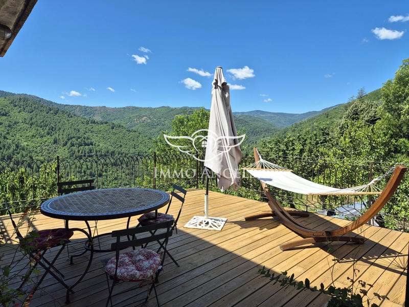 Maison - 145 m² - 9 pièces