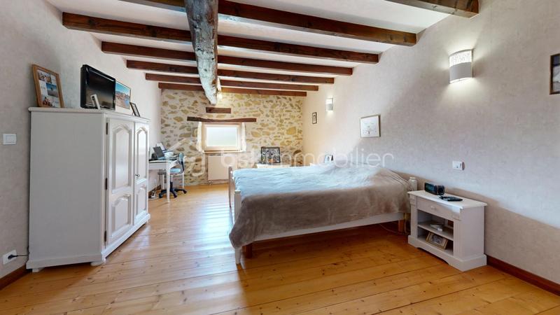 Maison - 212 m² - 9 pièces