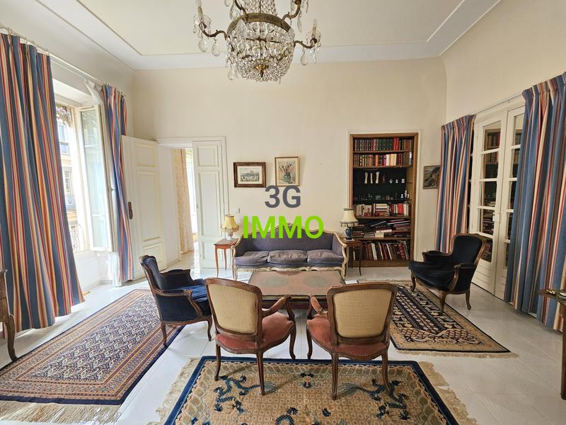 Appartement - 192 m² - 5 pièces