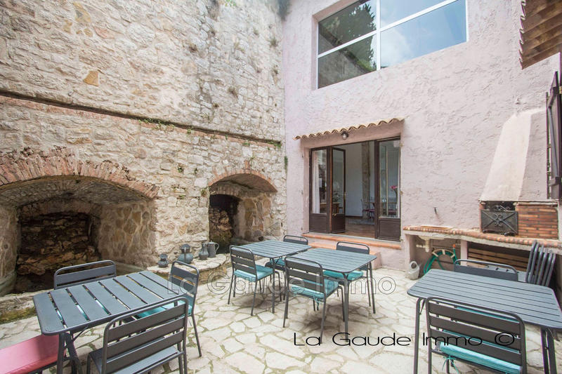 Maison - 269 m² - 9 pièces