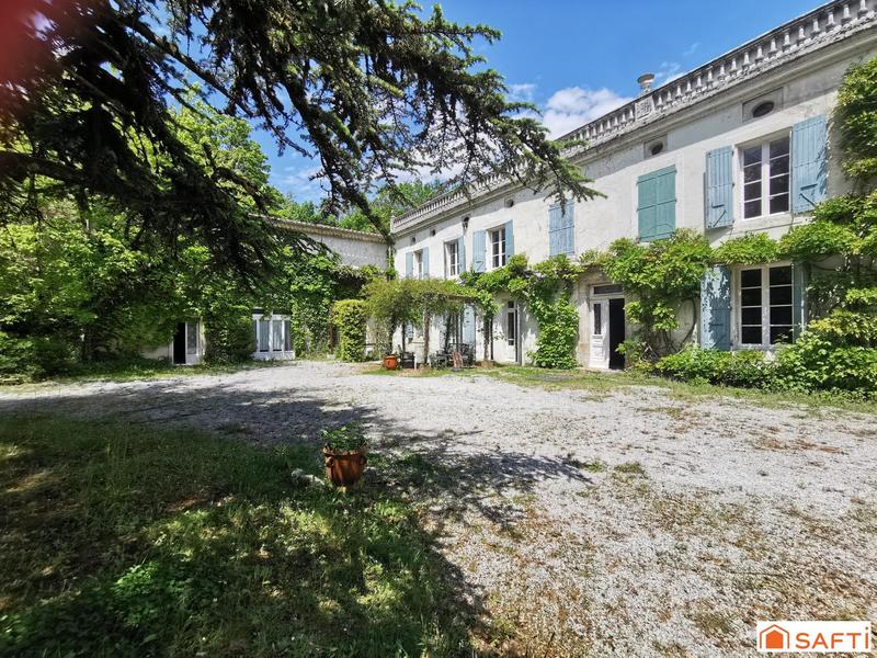 Maison - 410 m² - 10 pièces